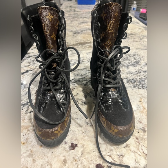 Louis Vuitton boots - Picture 1 of 4